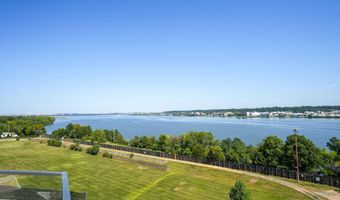 1201 N ROYAL St 214, Alexandria, VA 22314