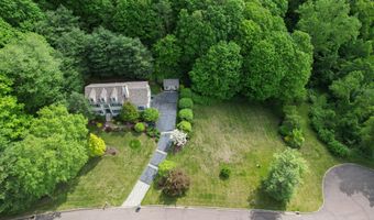 40 Nathan Hale Ct, Cheshire, CT 06410