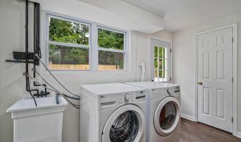 9831 SINGLETON Dr, Bethesda, MD 20817