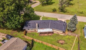 102 Highland Dr, Arkansas City, KS 67005