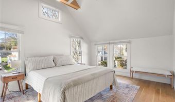 14 Robinson St, Narragansett, RI 02882