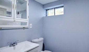 8 Ashby St, Johnston, RI 02919