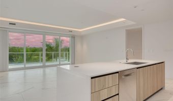 1020 SUNSET POINT Rd 213, Clearwater, FL 33755