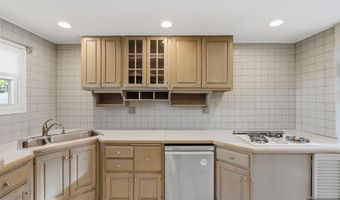 2 Lloyd Pl, Belleville, NJ 07109