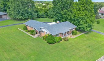 1635 Oak Dr, Aurora, MO 65605