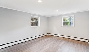 5813 MIDHILL St, Bethesda, MD 20817