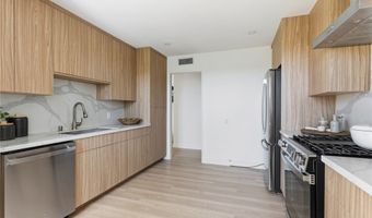 10820 Holman Ave 204, Los Angeles, CA 90024