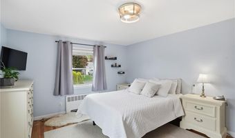 13 Garden Dr, Lincoln, RI 02865