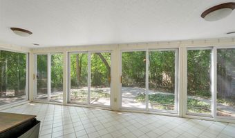 8 HILLTOP Ct, Appleton, WI 54914