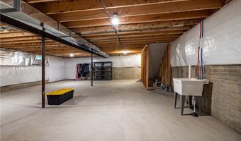 820 Sunrise Cir, Aurora, OH 44202