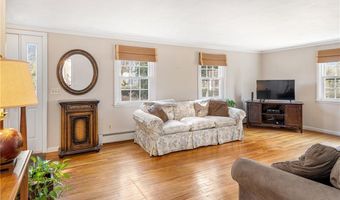 32 Tanglewood Trl, Narragansett, RI 02882