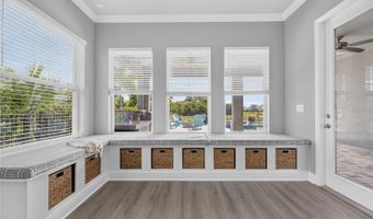 7322 PARADISO Dr, Apollo Beach, FL 33572