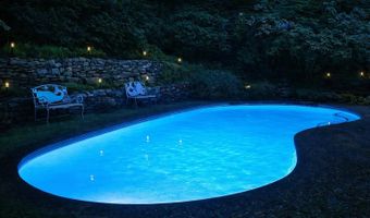 107 Fresh Pond Ln, Brookline, NH 03033