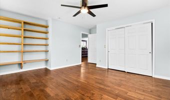 18 Woodland Hills Ct, Alton, IL 62002
