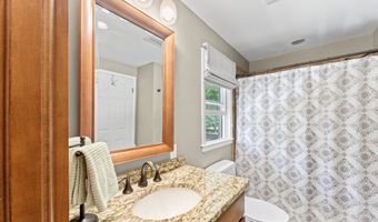 33 Ridgedale Rd, Bethel, CT 06801