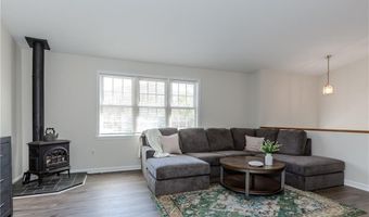 136 Hope Hill Ter, Cranston, RI 02921