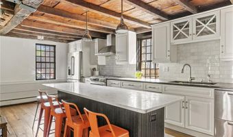 35 Second St, Newport, RI 02840