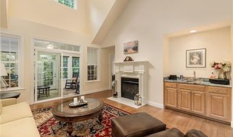 315 Old River Rd 6, Lincoln, RI 02838
