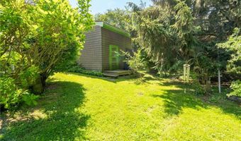 142 Honeyman Ave, Middletown, RI 02842
