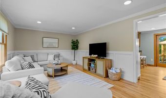 46 Steamboat St, Jamestown, RI 02835