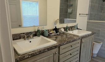 64 Horseshoe Rd, Autryville, NC 28318