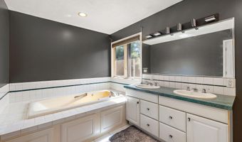 9820 Snow Pointe Dr SE, Alto, MI 49302