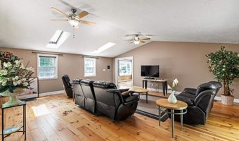 29 Maple Dr, Bedford, NH 03110