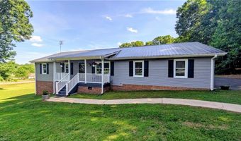 2474 Woodridge Dr, Asheboro, NC 27205