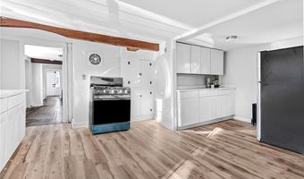 1382 Hope St, Bristol, RI 02809