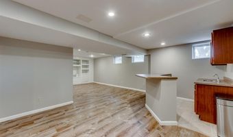 13153 Barrett Meadows Dr, Des Peres, MO 63021
