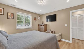 4113 S FOUR MILE RUN Dr 102, Arlington, VA 22204