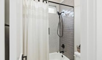 111 VILLAGE Cir, Anniston, AL 36207