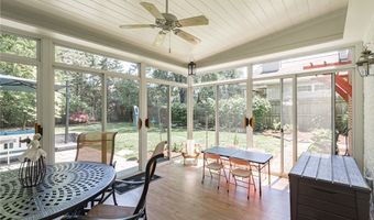 24 Huxley Dr, Amherst, NY 14226