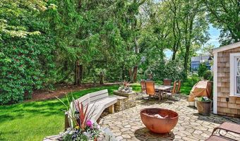 46 Channing Rd, Narragansett, RI 02882