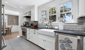 9 Anthony St, Newport, RI 02840