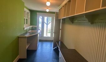11 Treat St, Belfast, ME 04915