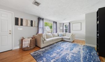11 W Winkley St, Amesbury, MA 01913