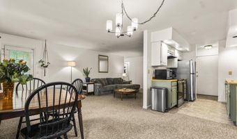 8 Carlisle Ct 8, Brookfield, CT 06804