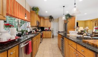 10 Honey Lou Ct, Cranston, RI 02921
