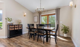 8409 Sunset Cir, Brandon, SD 57005