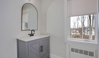 13 Autumn Ct, Airmont, NY 10901