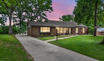 404 Oakmont Cir, Ballwin, MO 63011