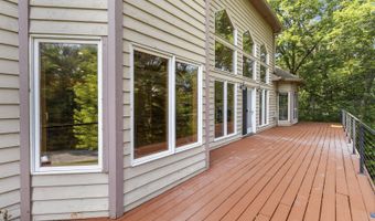2 Echowood Dr, Algonquin, IL 60102