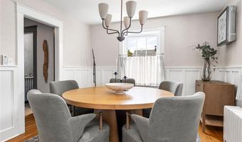 7 Florence Ave, Newport, RI 02840