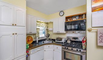 65 Rose Ct, Albany, NY 12209