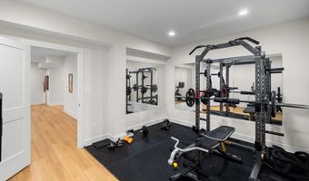 9501 WILDOAK Dr, Bethesda, MD 20814
