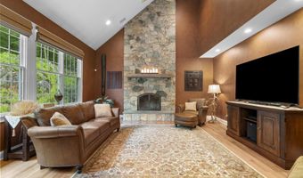 12 Logans Way, Danbury, CT 06811