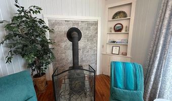 68 Park St, Belfast, ME 04915