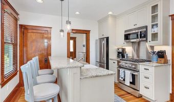 8 Bush St, Newport, RI 02840