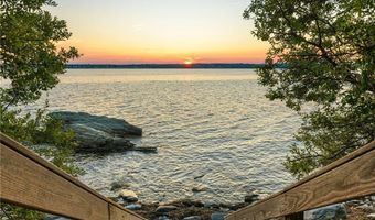 76 Battery Ln, Jamestown, RI 02835